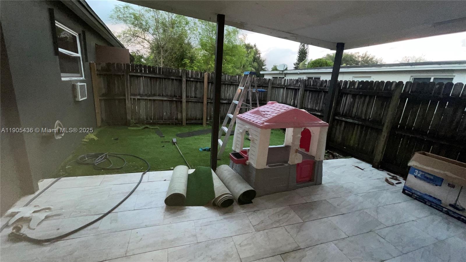 HOLLYWOOD SUBURBS NO 2 - Residential Lease