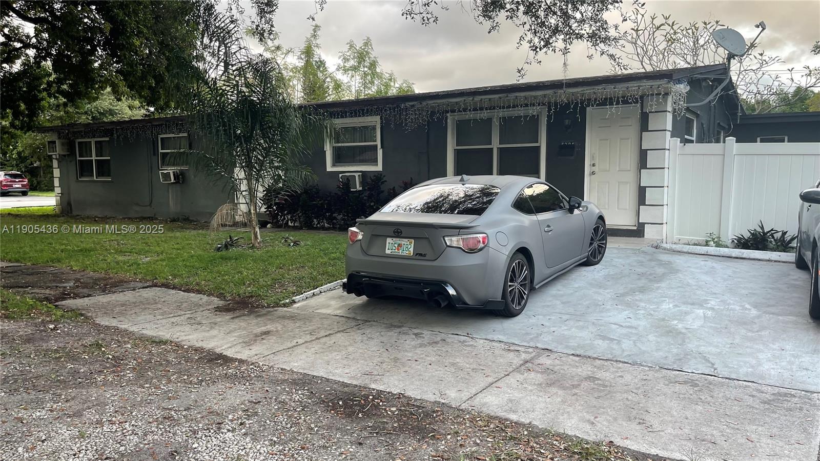 HOLLYWOOD SUBURBS NO 2 - Residential Lease