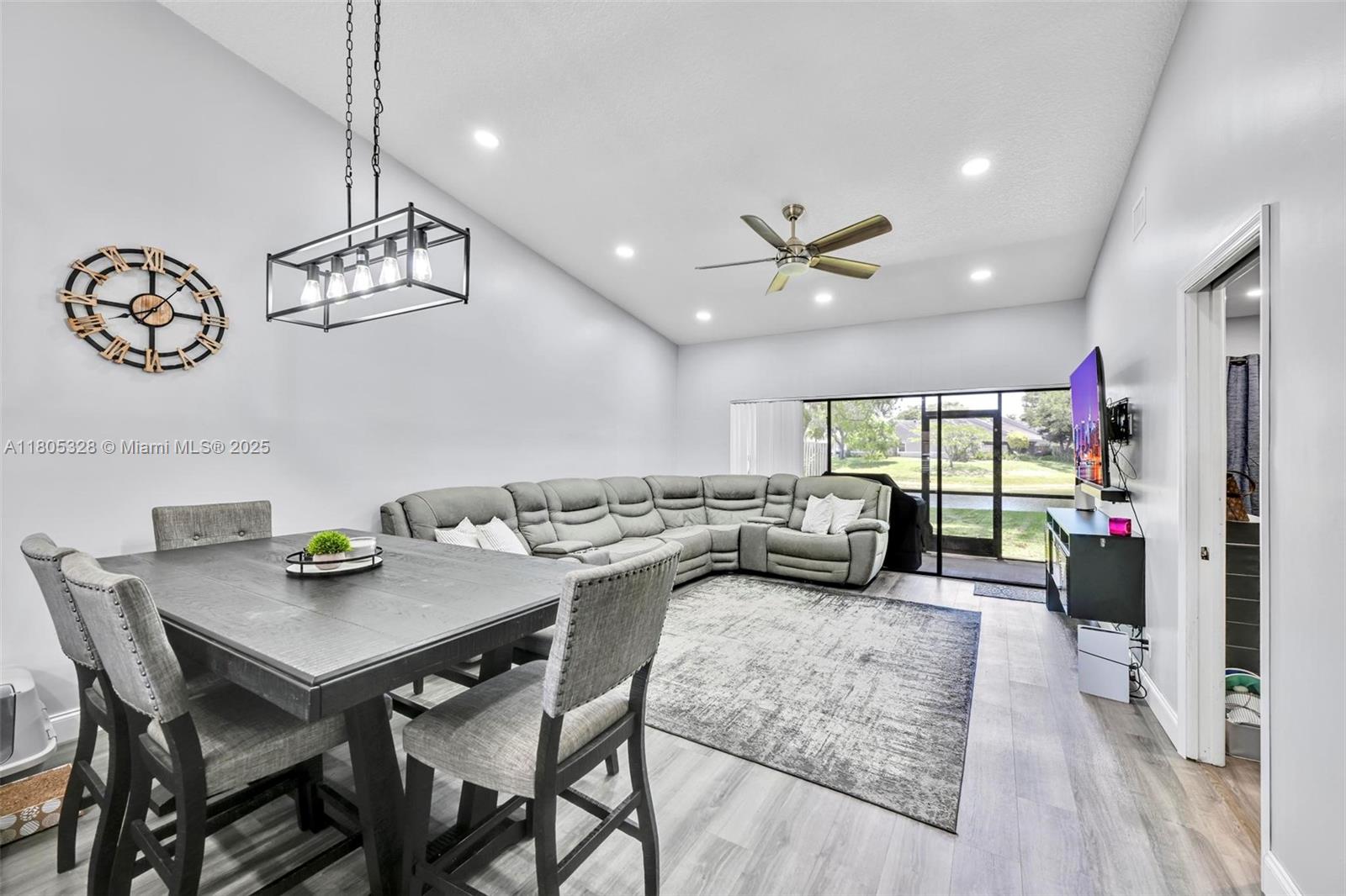 1054 NW 53rd St, Deerfield Beach, FL, 33064/$359,900 4 1054 NW 53rd St