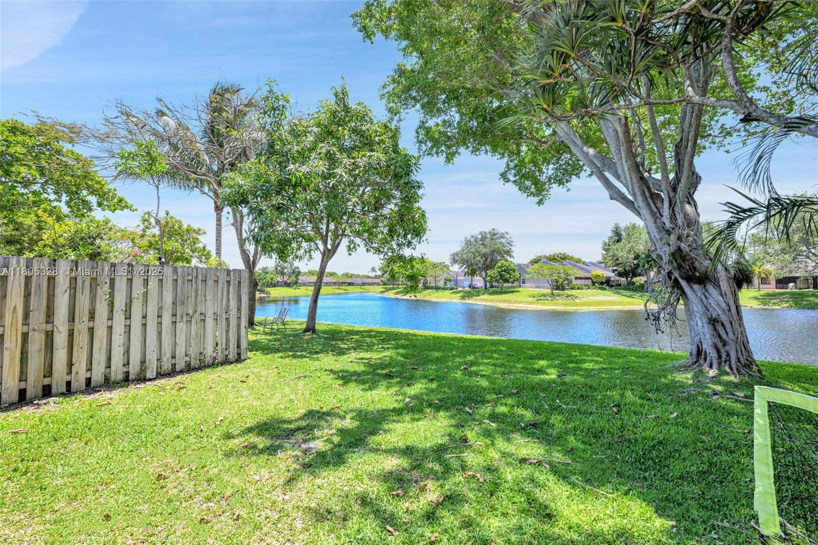 THE LAKES - Residential