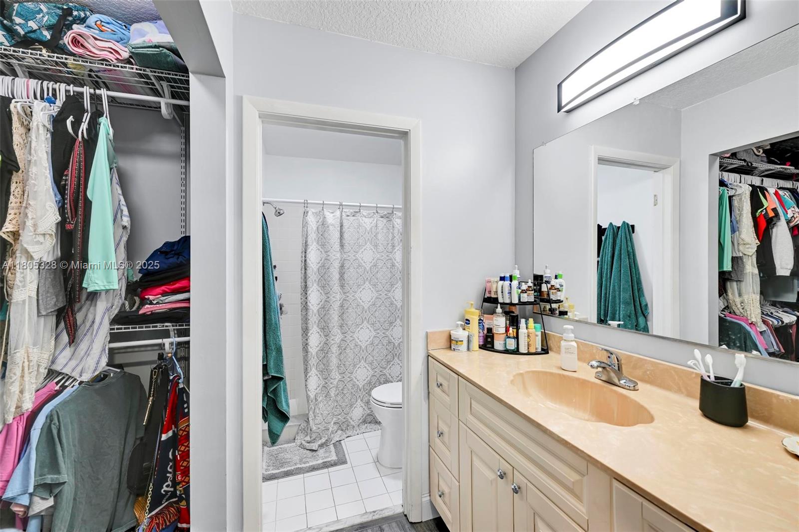 THE LAKES - Residential