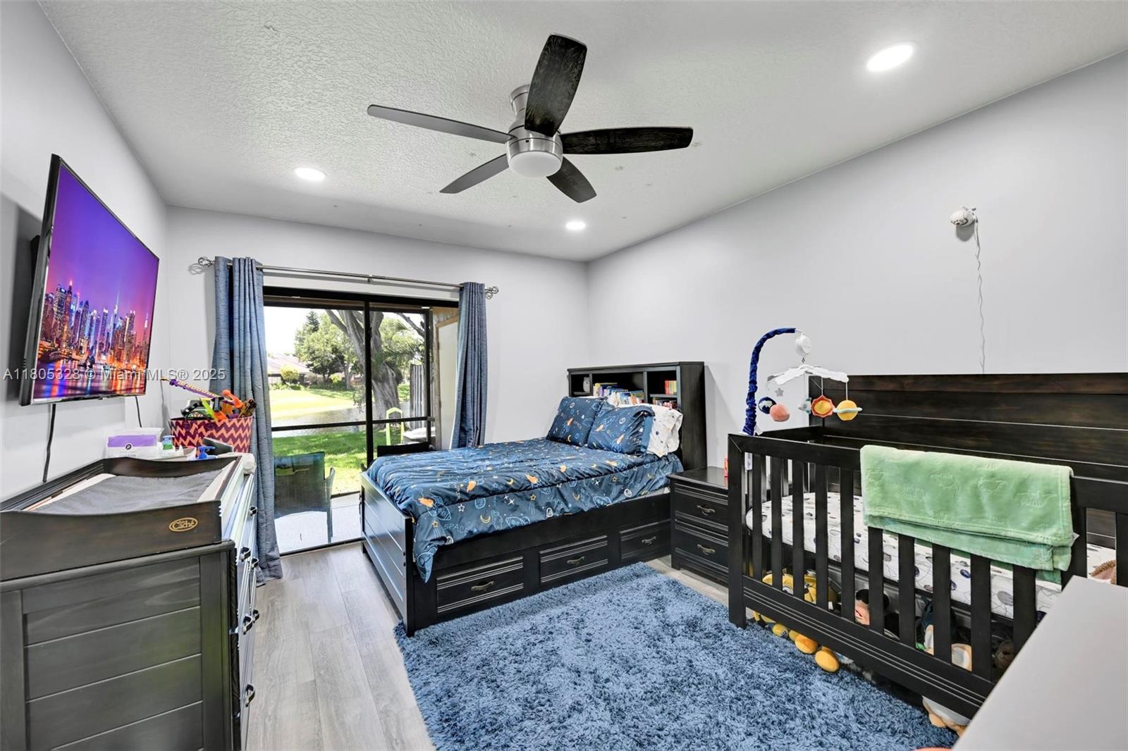 THE LAKES - Residential