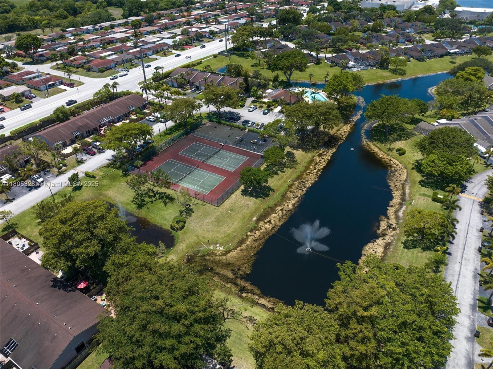 THE LAKES - Residential