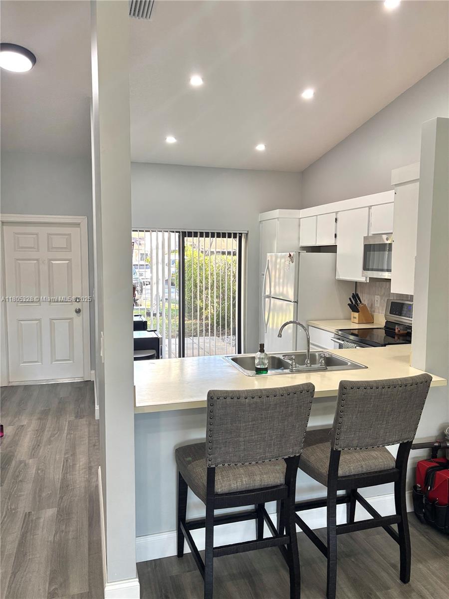 THE LAKES - Residential