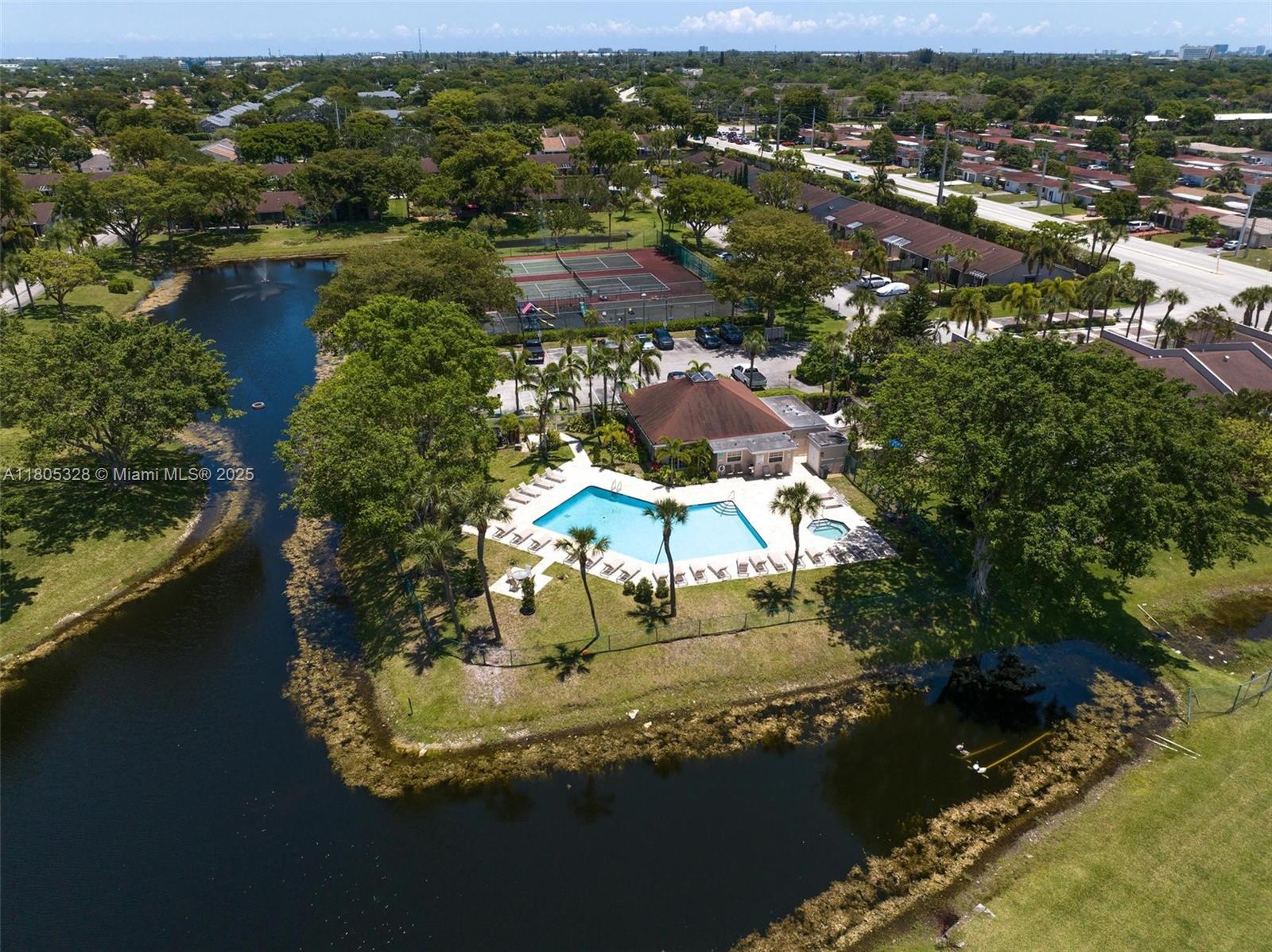 THE LAKES - Residential