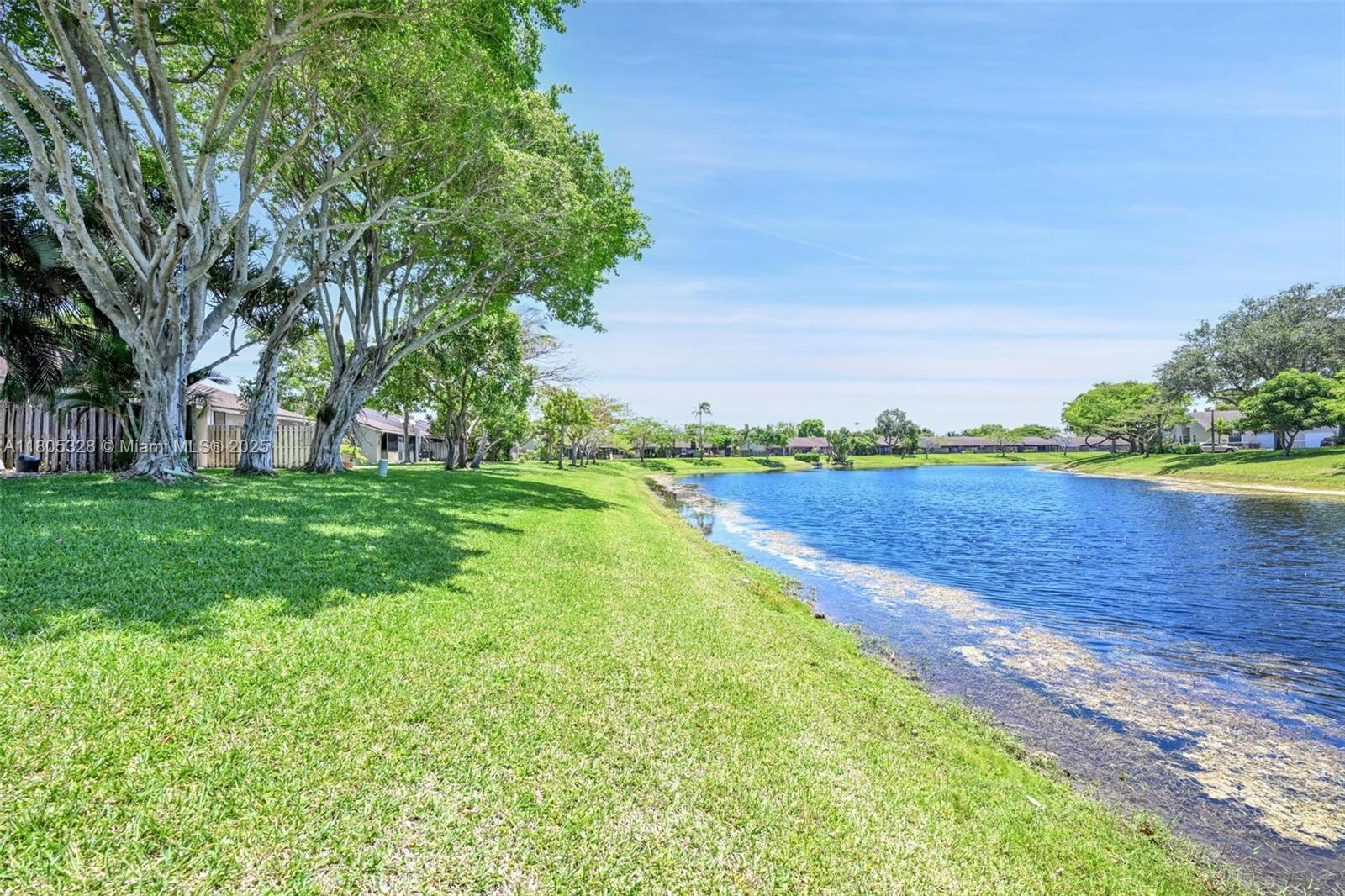 THE LAKES - Residential