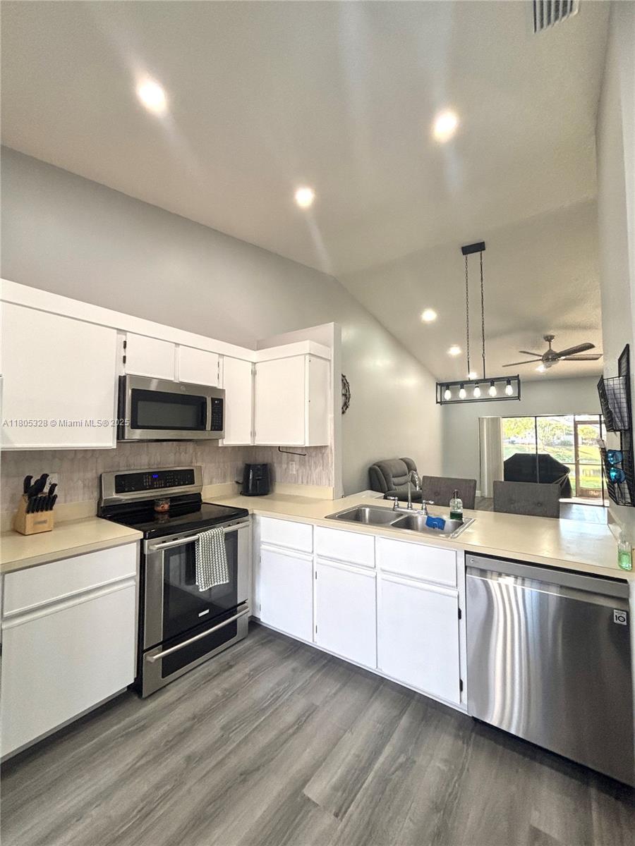 THE LAKES - Residential