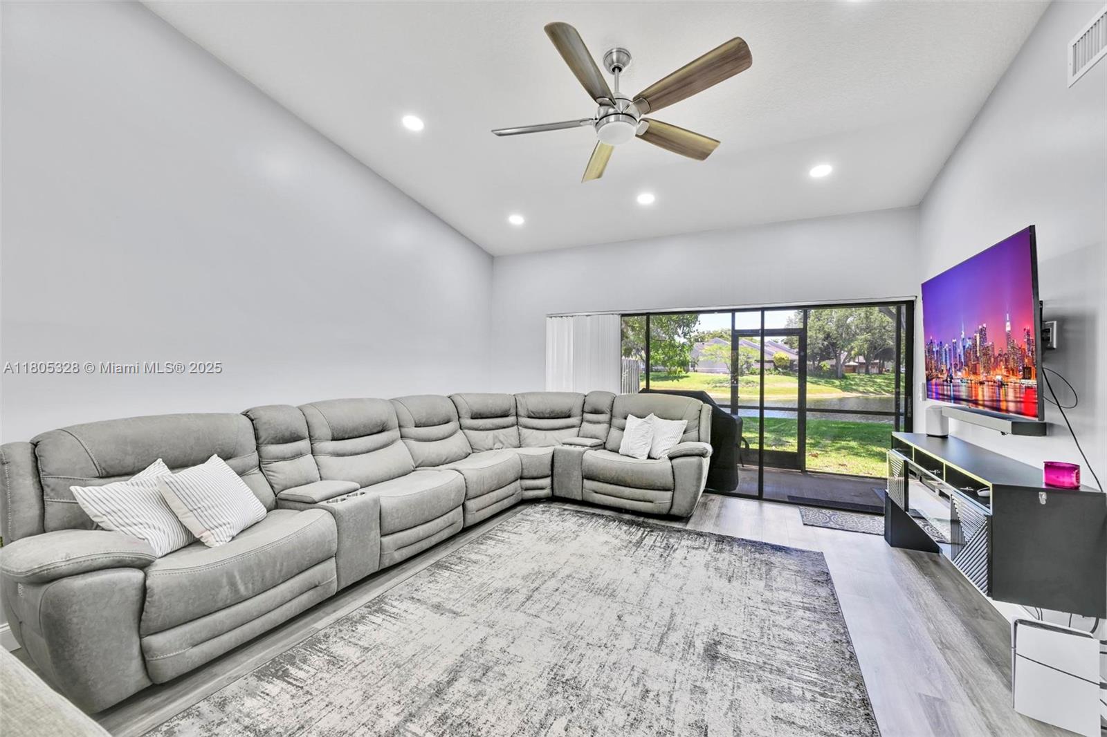 1054 NW 53rd St, Deerfield Beach, FL, 33064/$359,900 2 1054 NW 53rd St