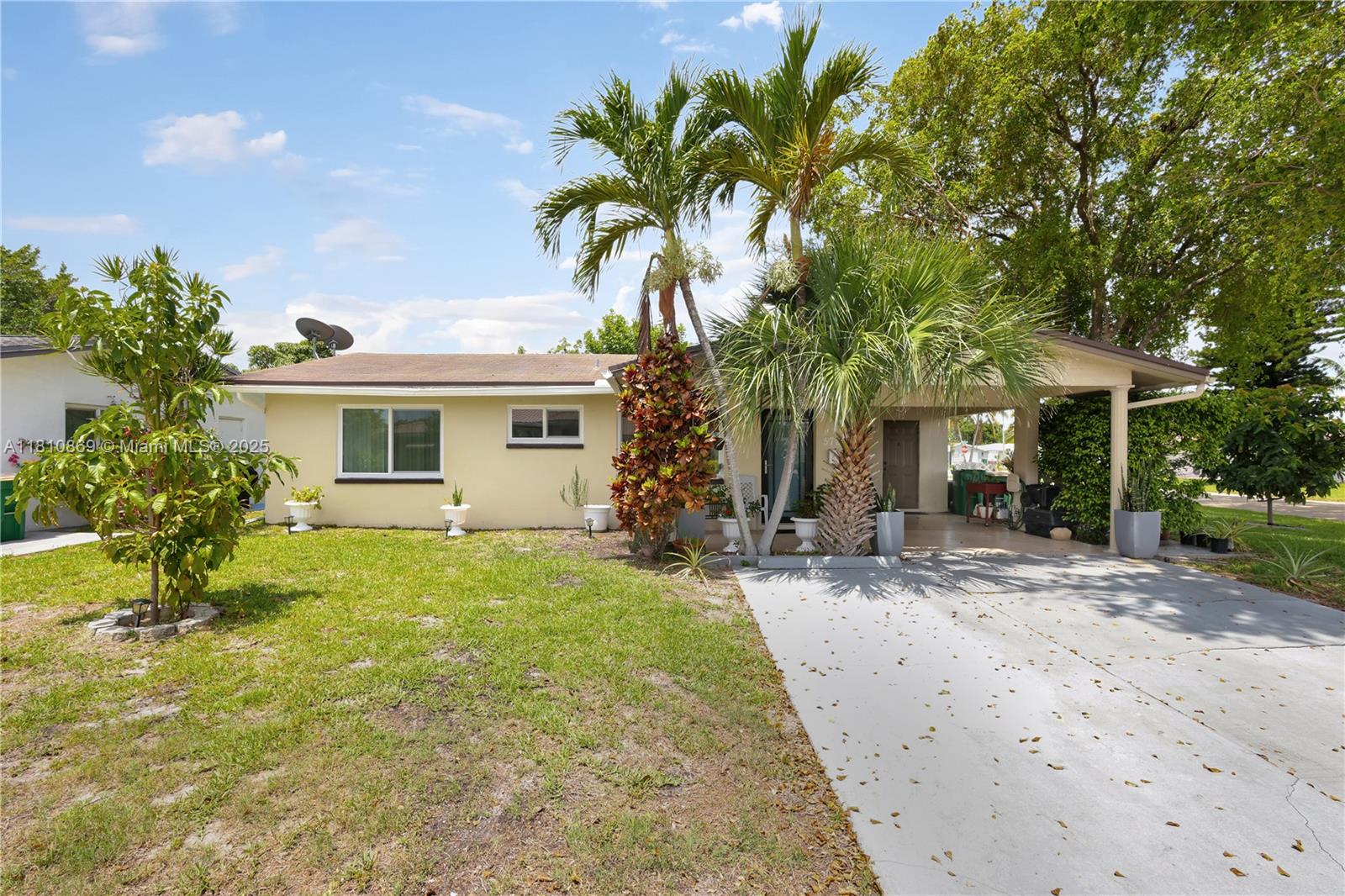 5723 Nw 69th Ave, Tamarac, Broward County, Florida - 2 Bedrooms  
2 Bathrooms - 