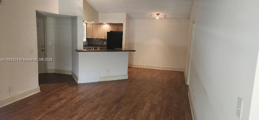 AMAZING PLACE FOR RENT IN THE BEAUTIFUL ISLES AT LAGOMAR RESORT STYLE COMMUNITY. 2 BEDROOM 2 BATHROOM APARTMENT, LAMINATED WOOD FLOORS, MODERN KITCHEN WITH GANITE COUNTER TOPS, WALK IN CLOSET IN MASTER BEDROOM, FULL SIZE WASHER & DRYER INSIDE THE UNIT, ASSIGNED PARKING AND PLENTY OF GUEST PARKING. FANTASTIC AMENITIES INCLUDING A SPARKLING SWIMING POOL,FITNESS CENTER, BBQ AREA, 2 INDOOR RACQUETBALL COURTS, TENNIS COURTS, PROPERTY MANAGER ON SITE. CONVENIENTLY LOCATED NEAR SAWGRASS MALL, MAYOR HIGHWAYS, GRADE A SCHOOLS AND MUCH MORE.