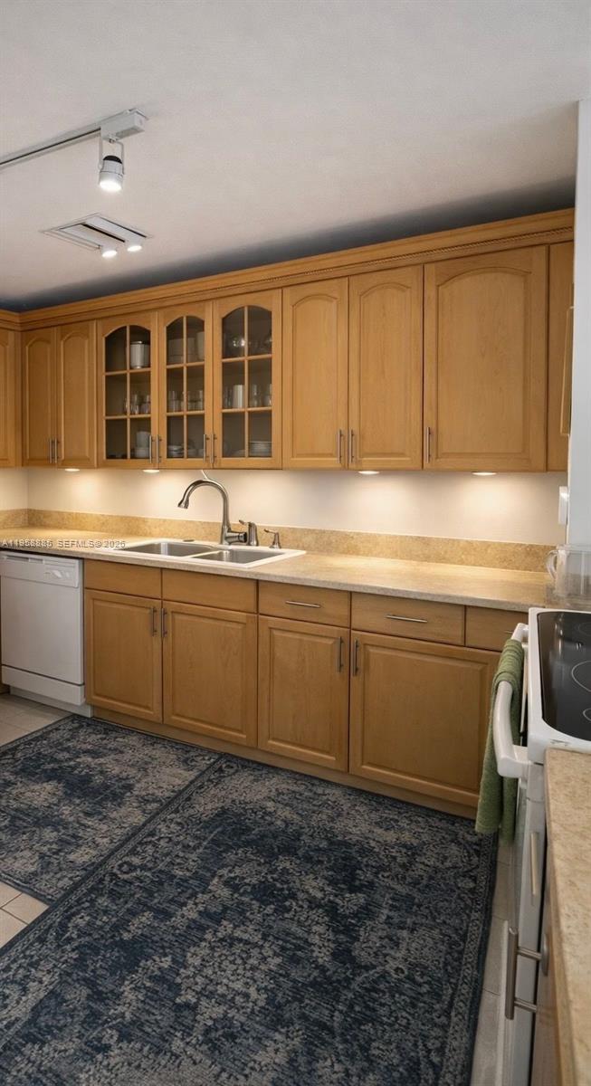 CLIPPER CONDO NO 1 - Residential Lease