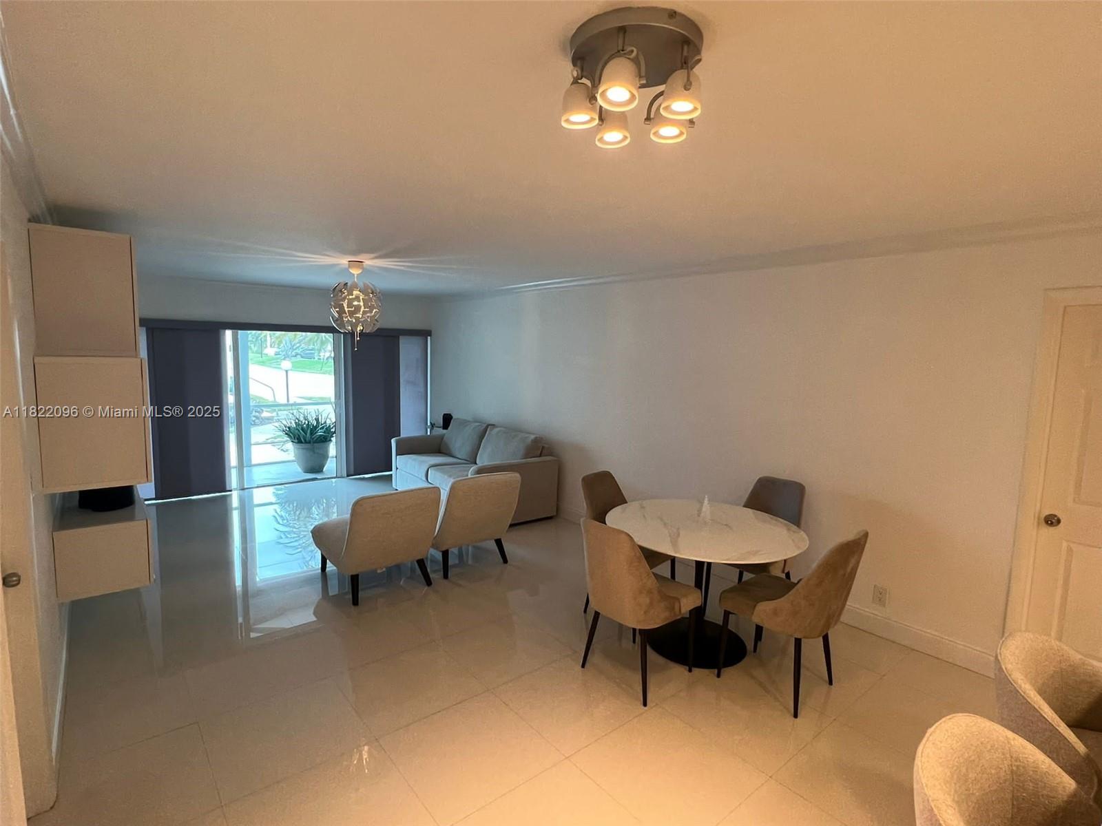 BUILDING THREE OF RACQUET - Residential