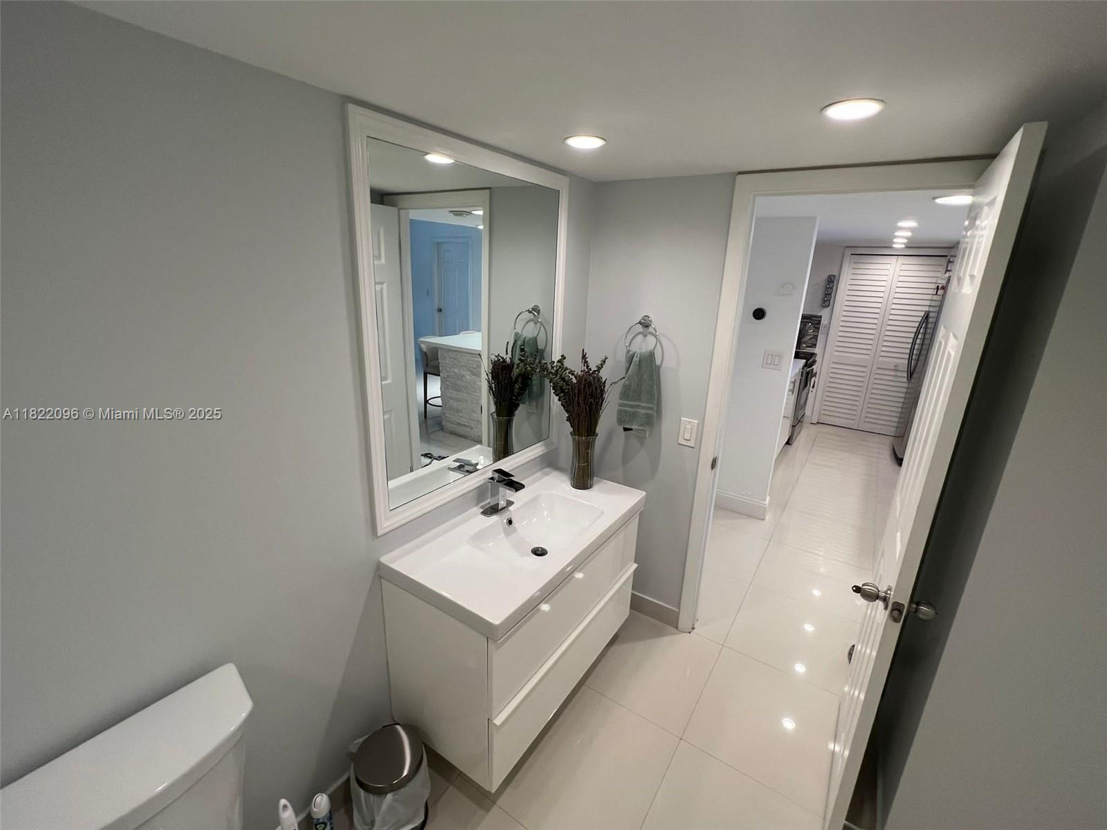 BUILDING THREE OF RACQUET - Residential