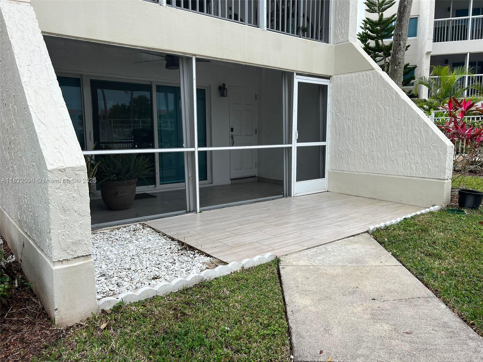 BUILDING THREE OF RACQUET - Residential