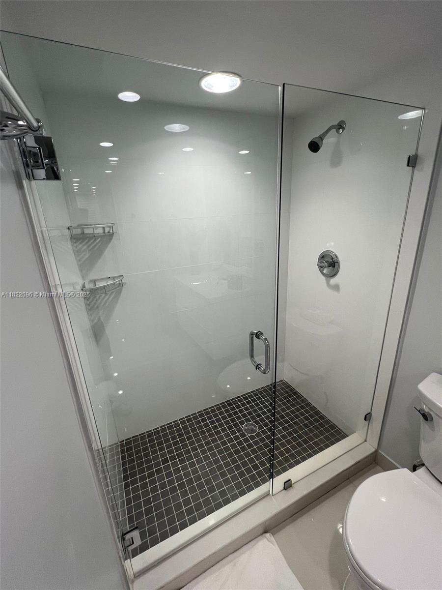 BUILDING THREE OF RACQUET - Residential