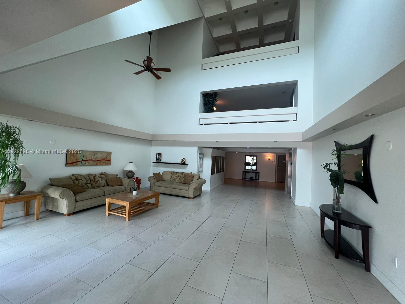 BUILDING THREE OF RACQUET - Residential