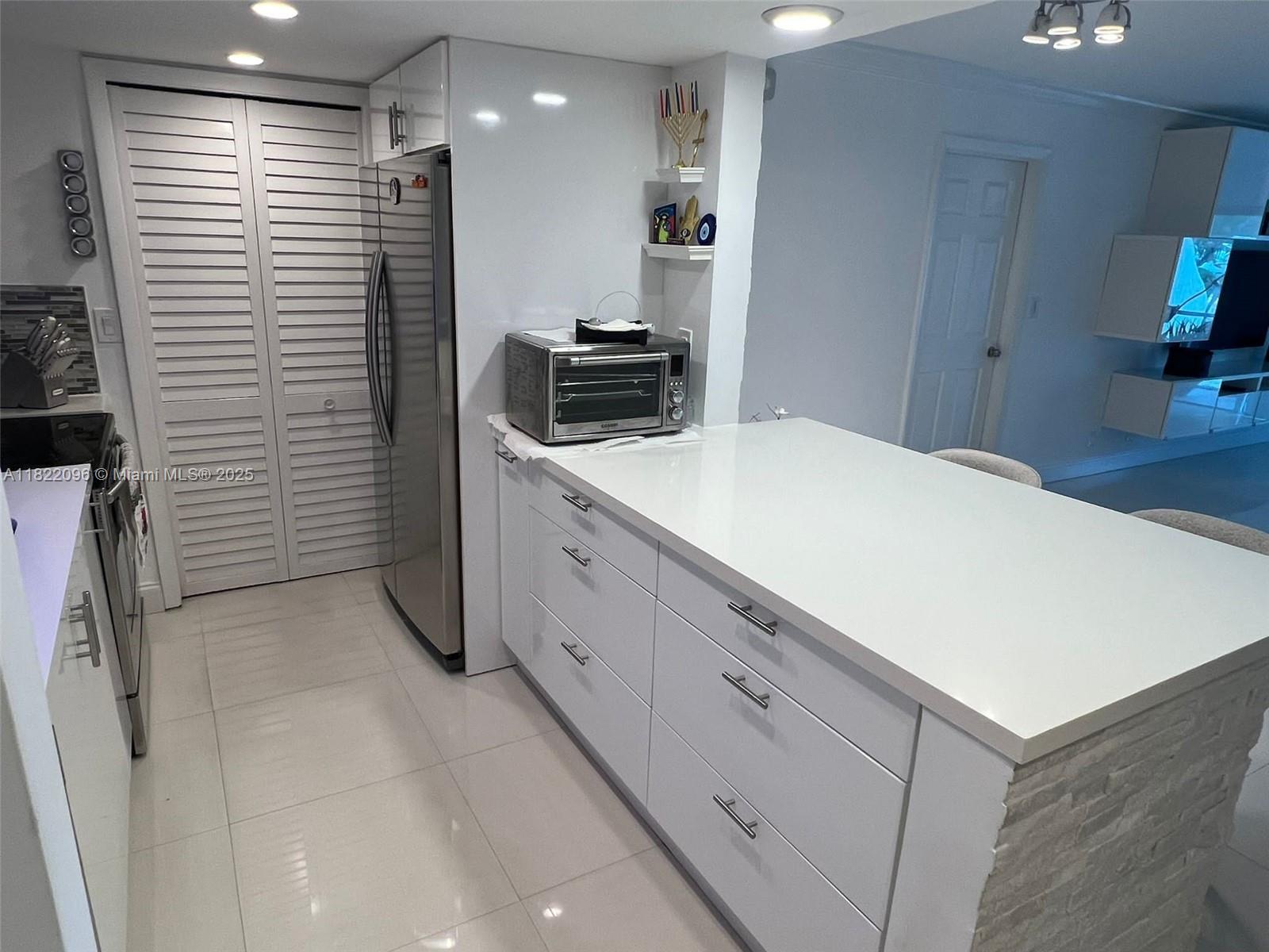 BUILDING THREE OF RACQUET - Residential