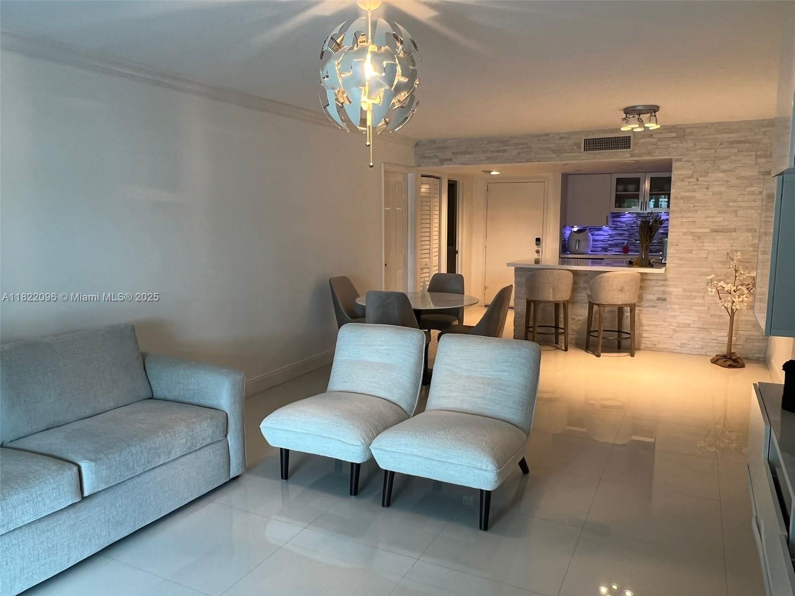 BUILDING THREE OF RACQUET - Residential