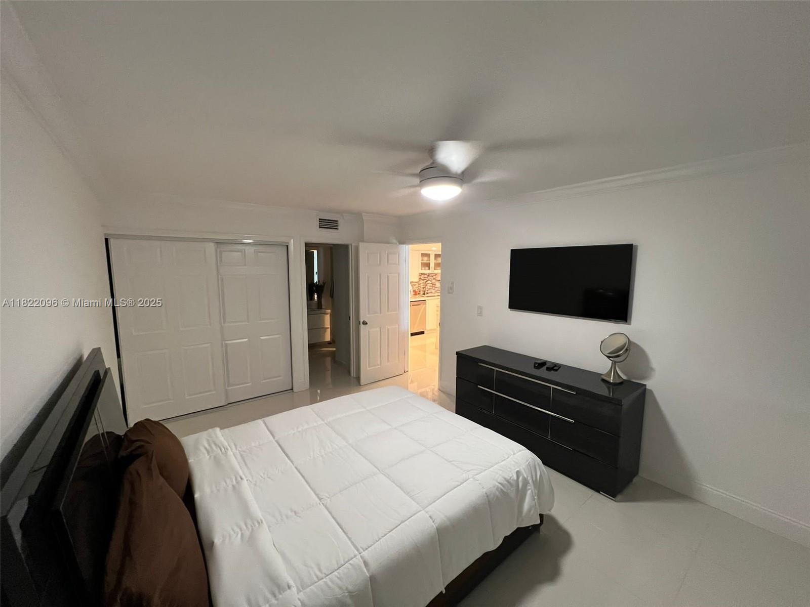 BUILDING THREE OF RACQUET - Residential