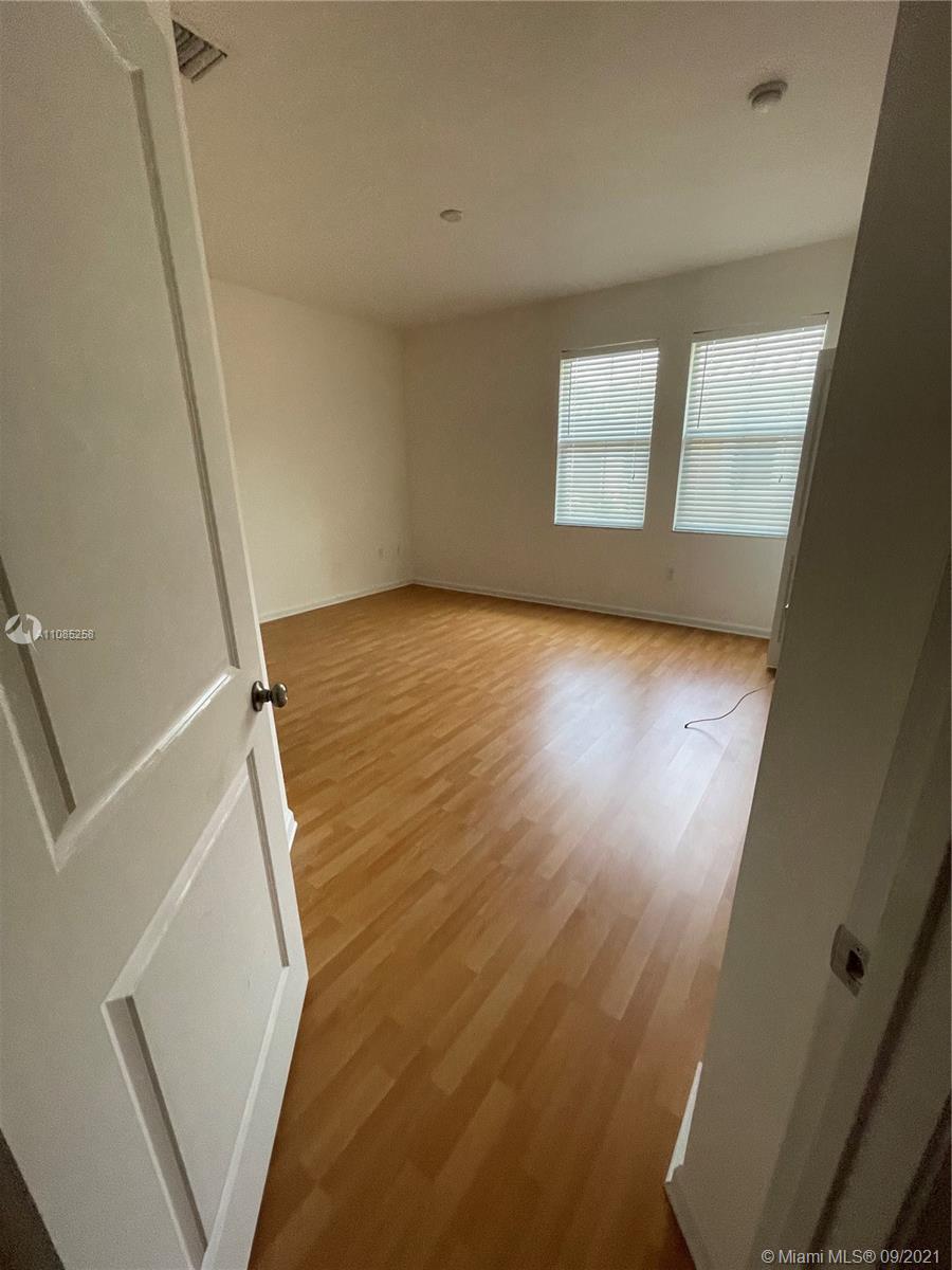 SAWGRASS LAKES - Residential Lease