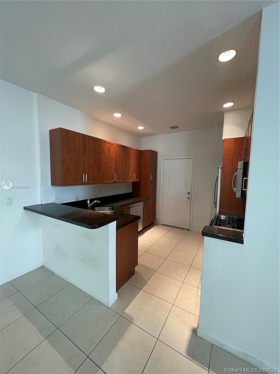 SAWGRASS LAKES - Residential Lease