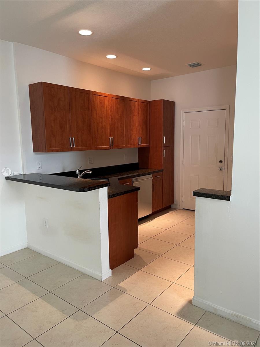 SAWGRASS LAKES - Residential Lease