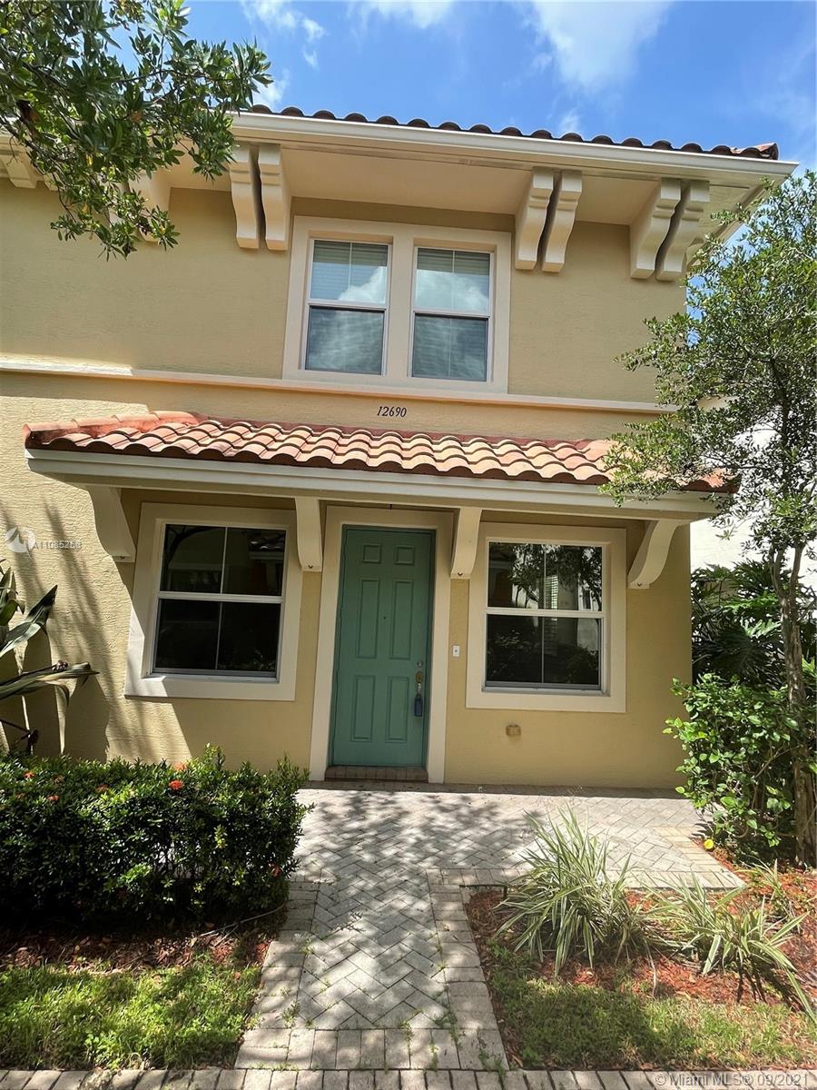 SAWGRASS LAKES - Residential Lease