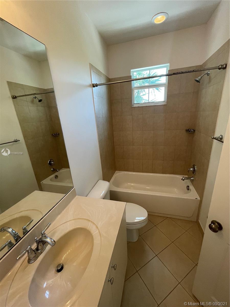 SAWGRASS LAKES - Residential Lease