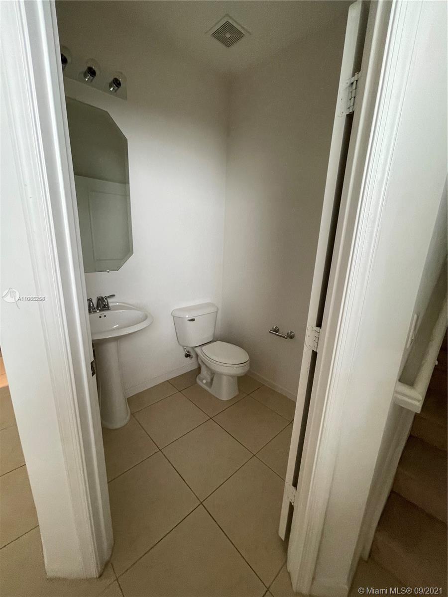 SAWGRASS LAKES - Residential Lease