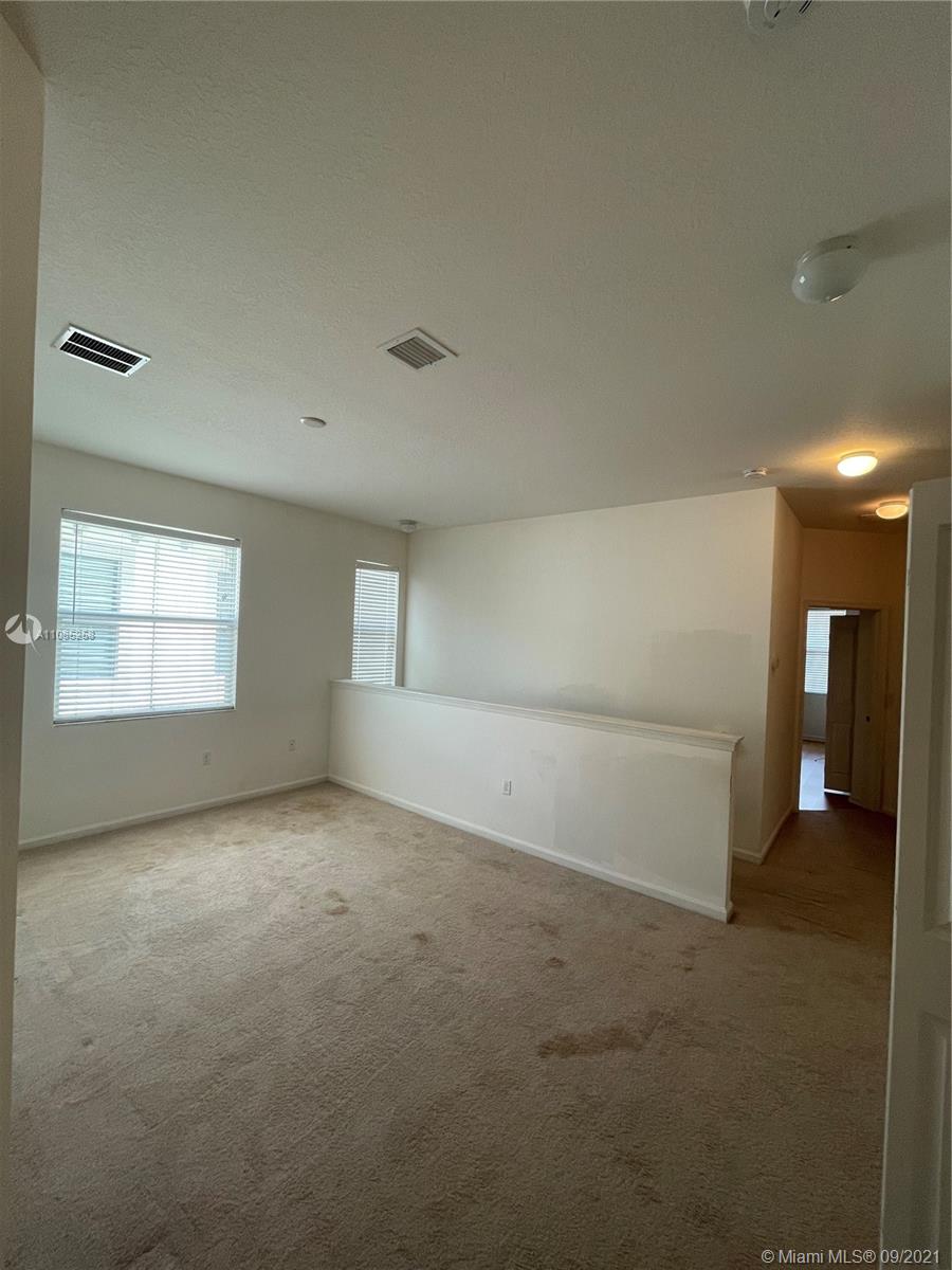 SAWGRASS LAKES - Residential Lease