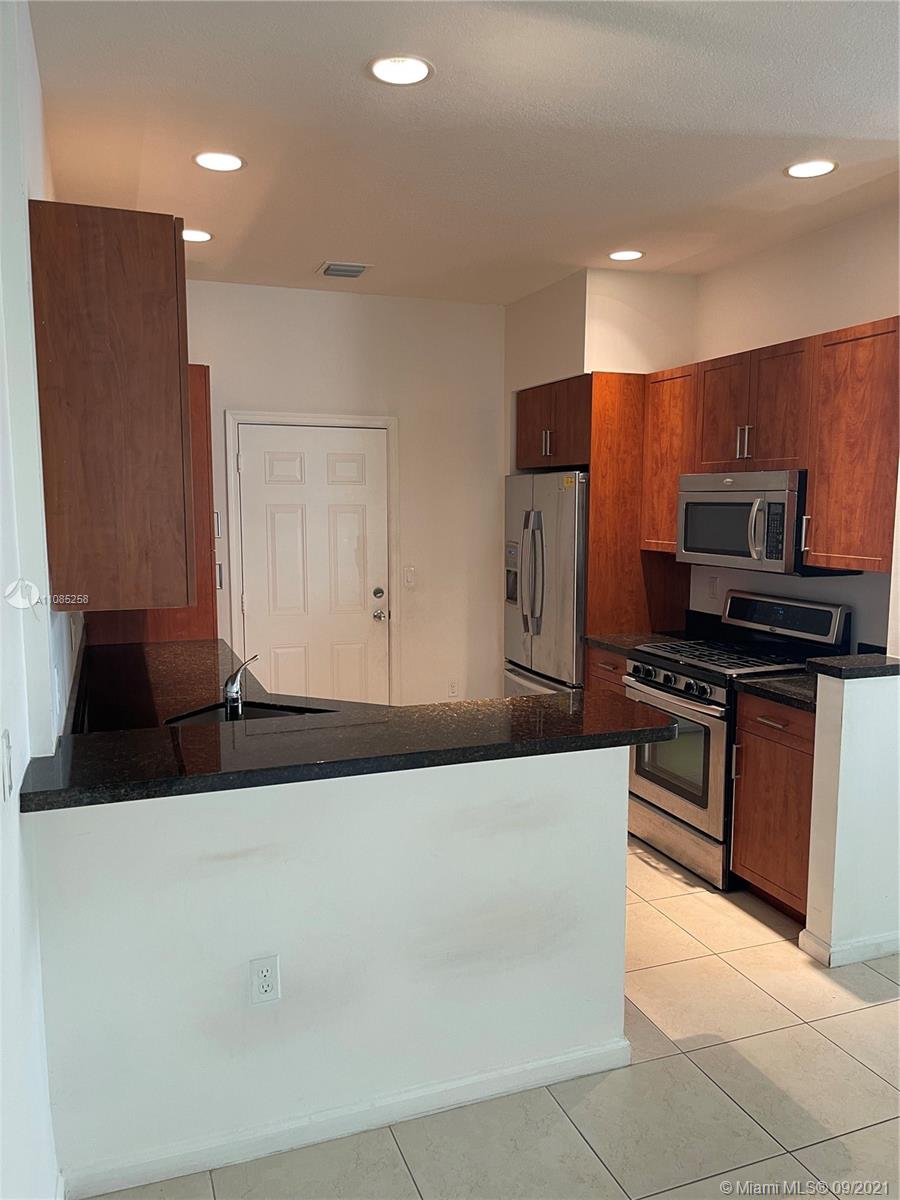 SAWGRASS LAKES - Residential Lease