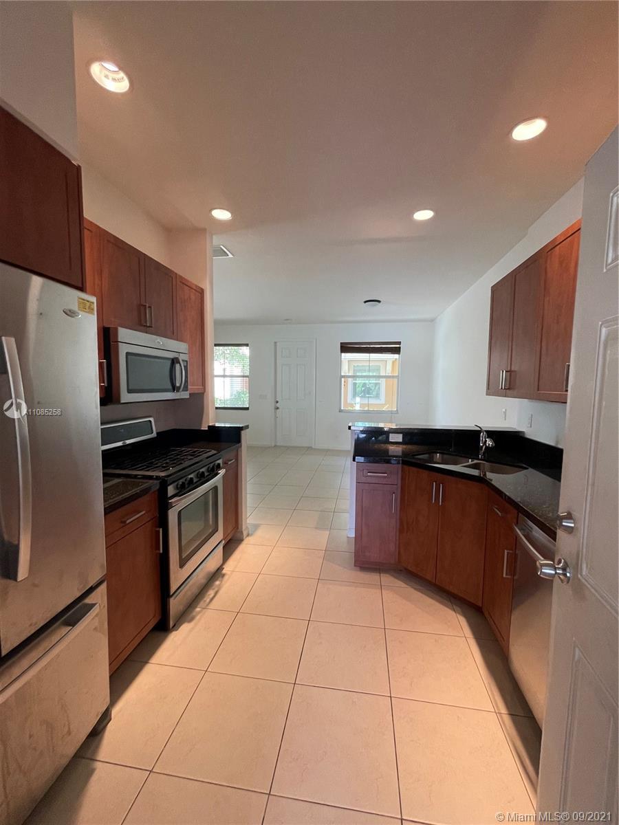 SAWGRASS LAKES - Residential Lease