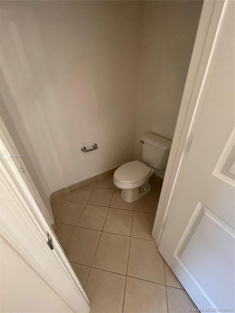 SAWGRASS LAKES - Residential Lease