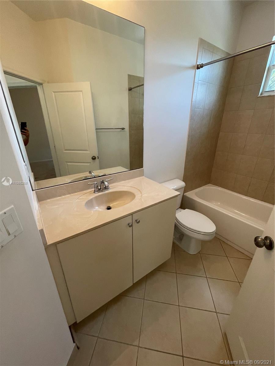 SAWGRASS LAKES - Residential Lease