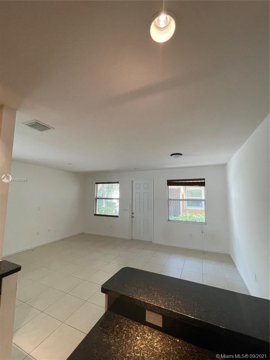 SAWGRASS LAKES - Residential Lease