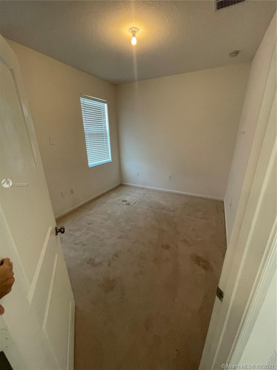 SAWGRASS LAKES - Residential Lease