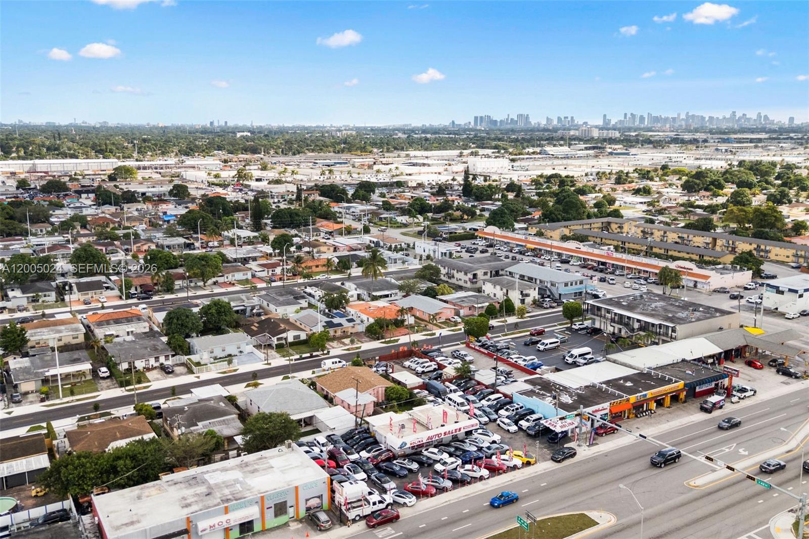 Main image without alt text