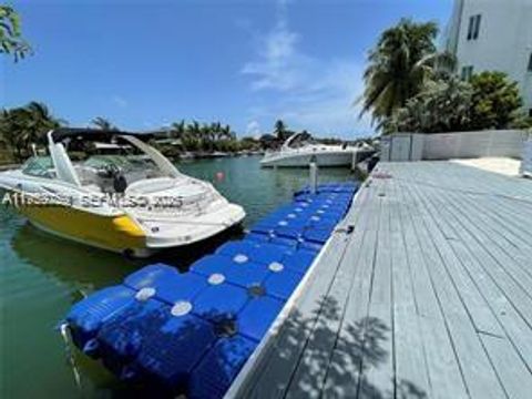 1995 Calais Miami Beach FL 33141