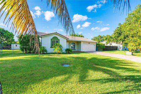 Single Family Residence in Miami FL 12961 208th Ln Ln 9.jpg