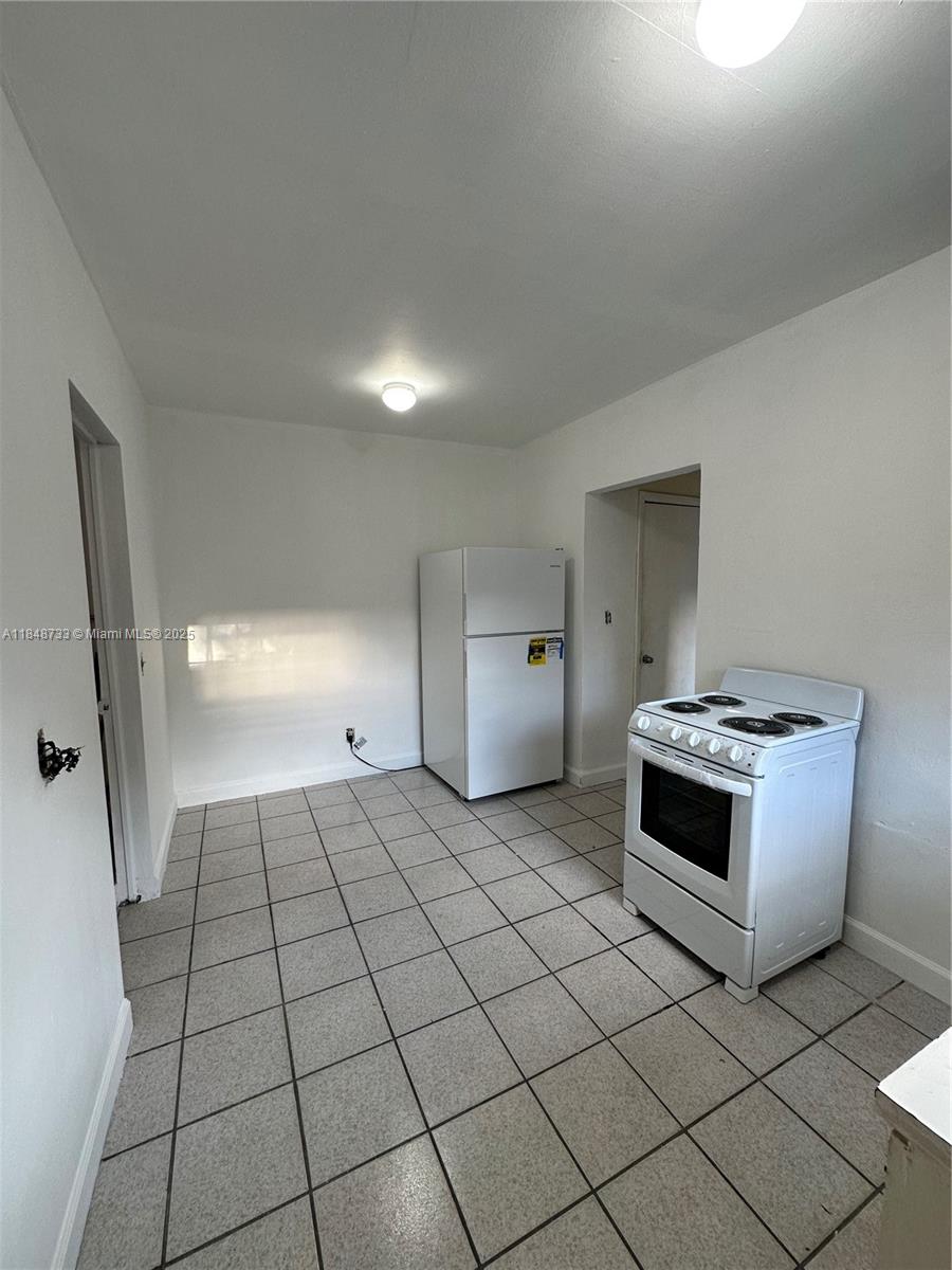 THIS DUPLEX UNIT HAS NO LIVING ROOM!! ENTRANCE ALONG YHE SIDE THROUGH KITCHEN WITH DINING AREA. THEN A BEDROOM TO EACH SIDE. CAN ALSO BE USED AS A ONE BEDROOM APT. WITH A LIVING ROOM , EAT IN KITCHEN AND ONE BEDROOM. PRIVATE & FENCED NICE SIZE YARD IN REAR WITH PRIVATE DRIVEWAY IN FRONT.