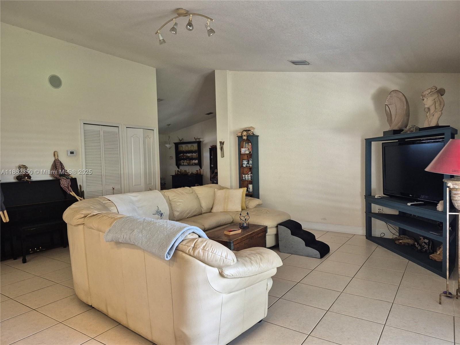 REDLANDS COVE - Residential