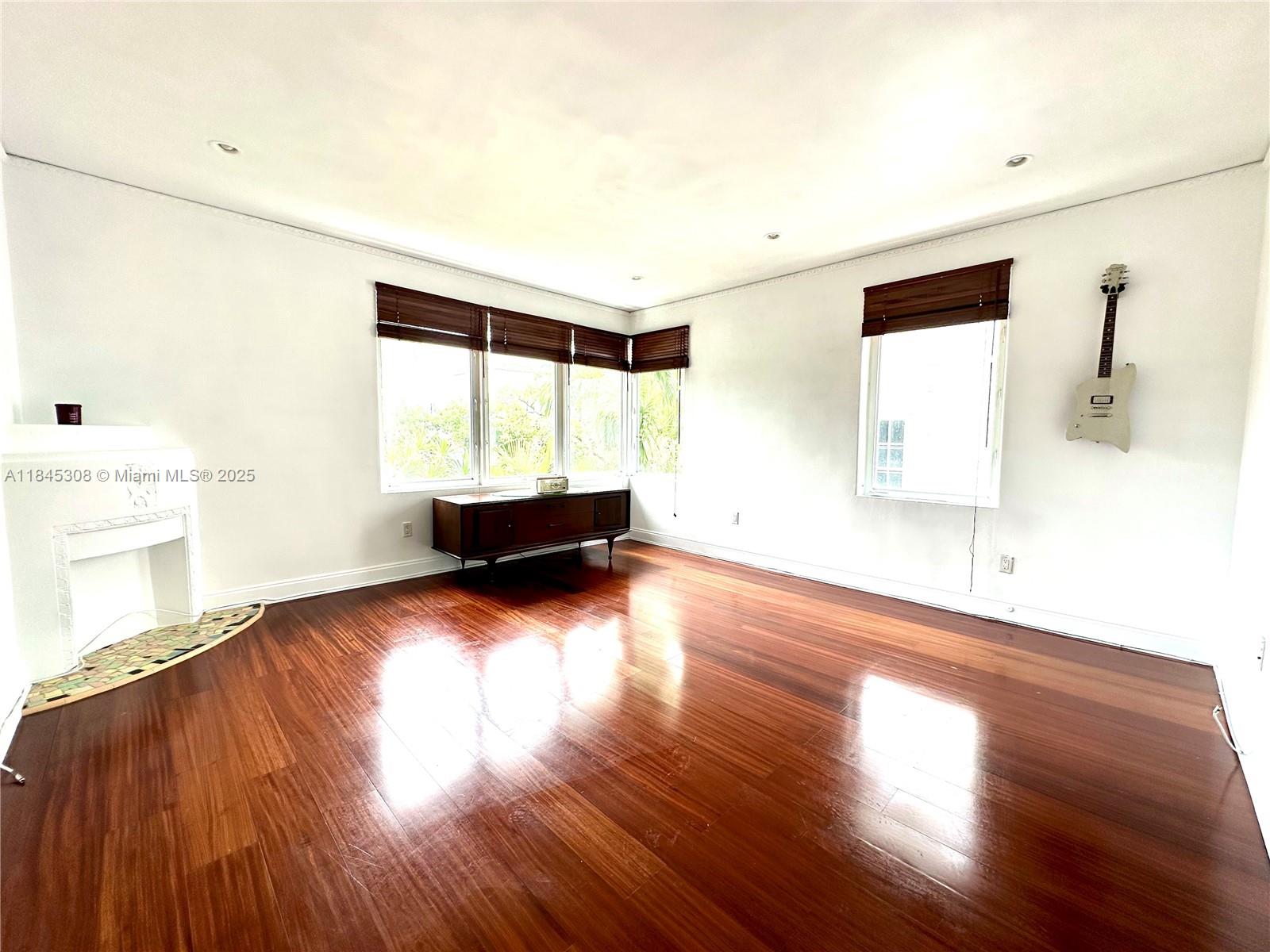 True Gem. Rare corner studio unit with large wrap around Windows facing the Garden. Wooden floor insides with a great art deco look outside. Washer in the unit. Located in the heart of South Beach. Make your appointment and come visit your next home.