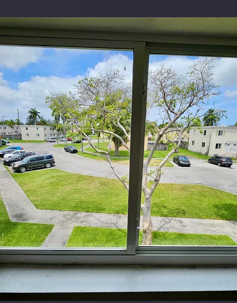 Investor Special.
Great townhouse in the heart of Miami.
3 bedrooms 2 bathrooms, completely remodeled.