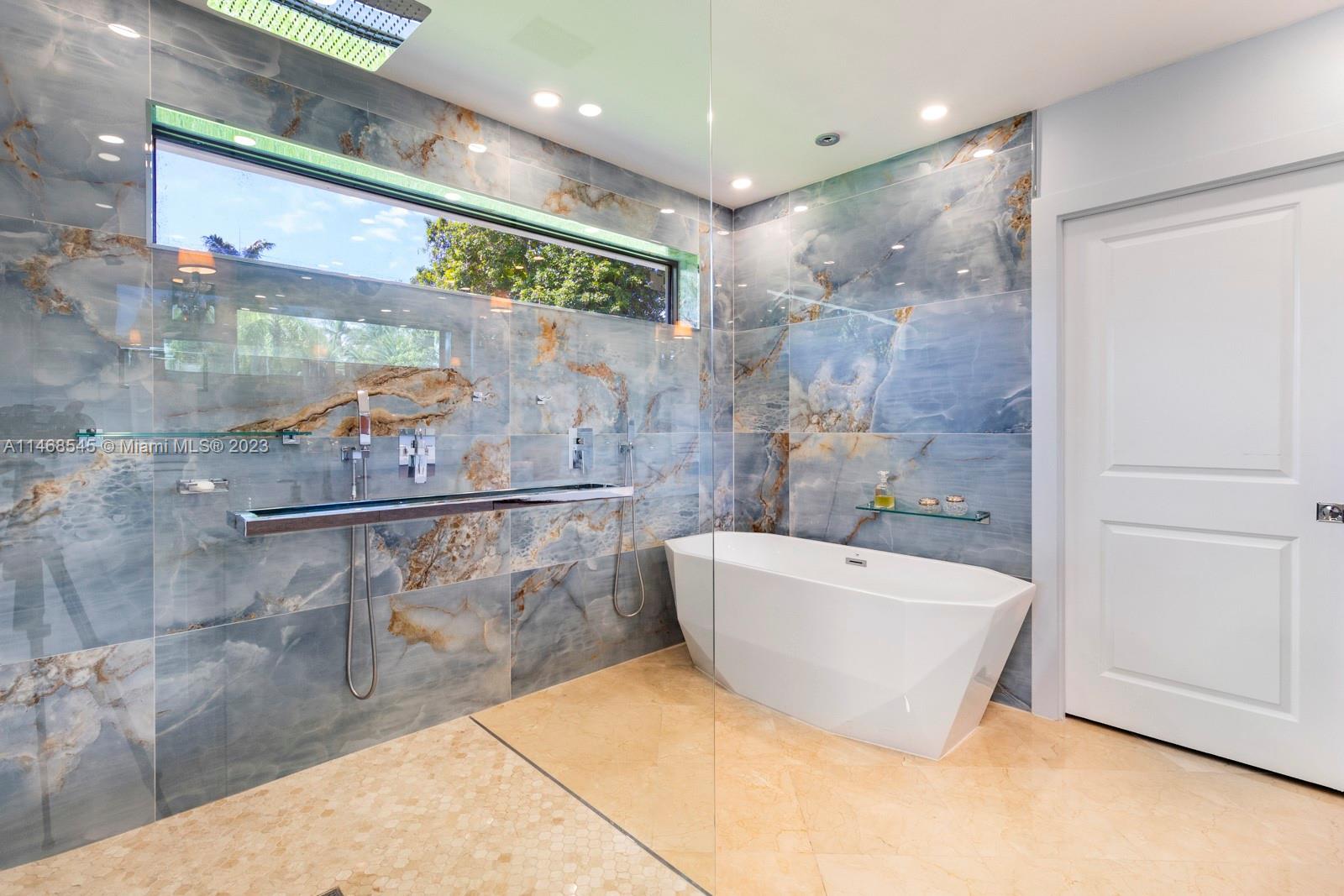 PARIS MANOR NORTH - Residential