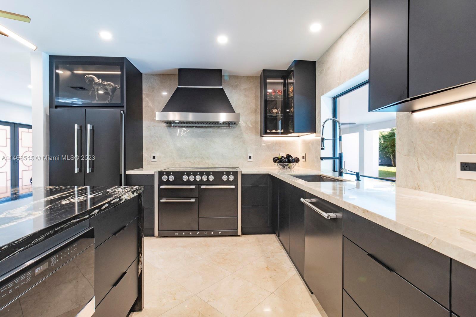 PARIS MANOR NORTH - Residential