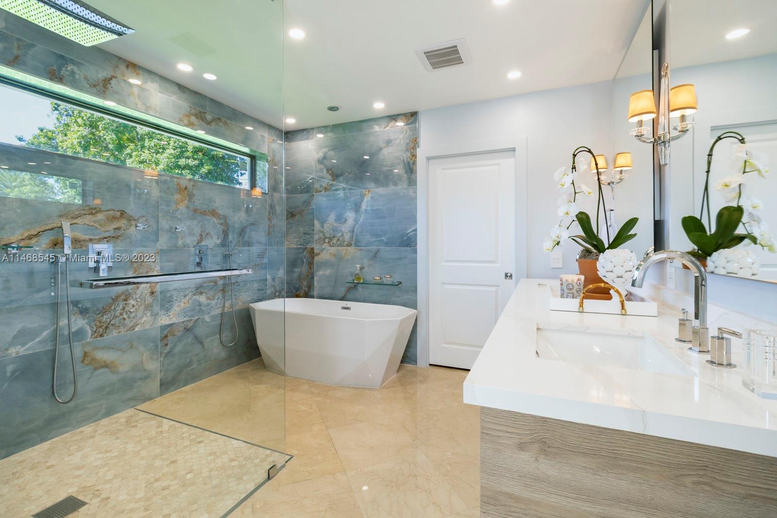 PARIS MANOR NORTH - Residential