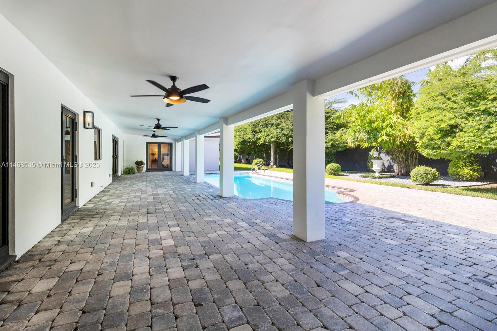 PARIS MANOR NORTH - Residential