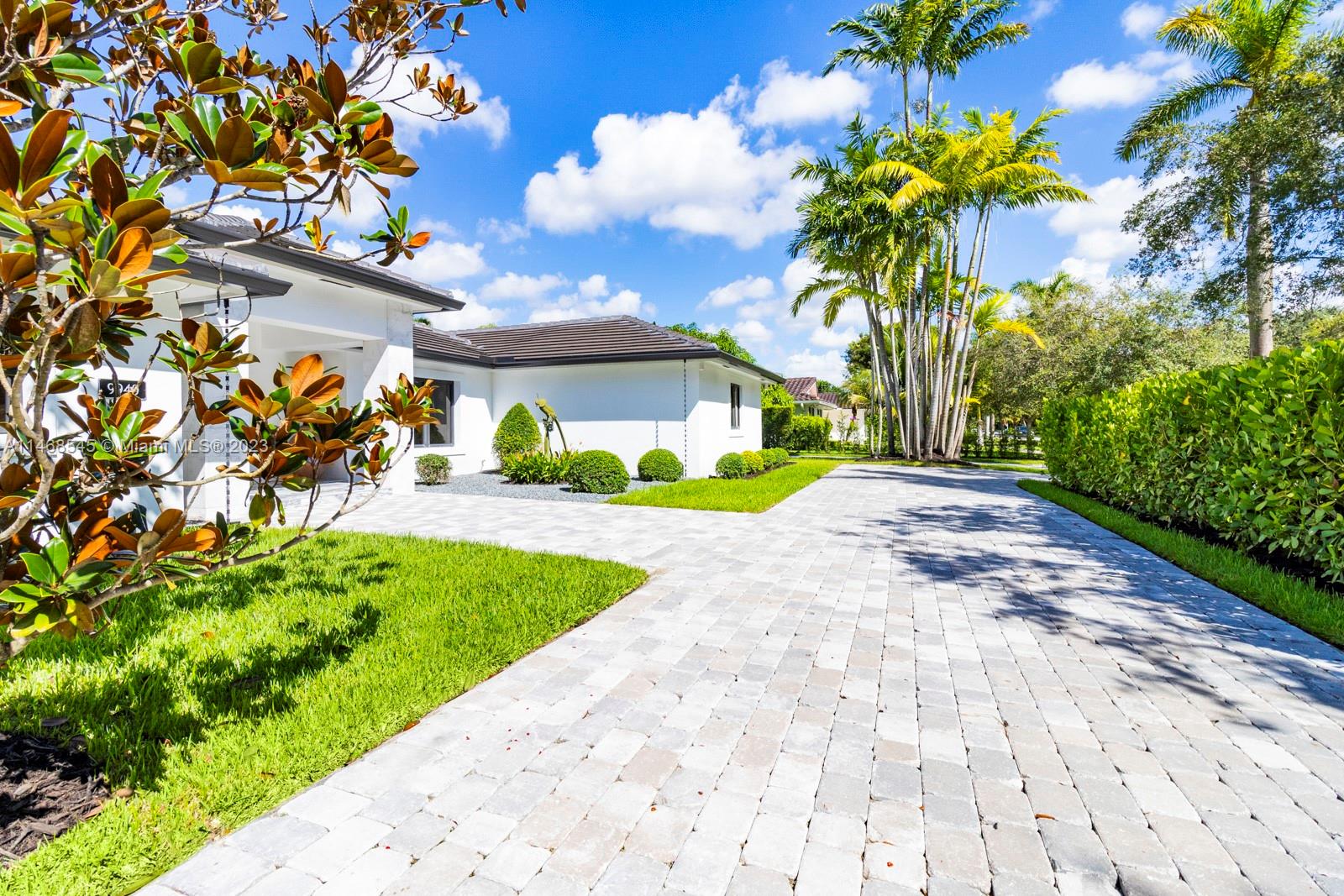 PARIS MANOR NORTH - Residential