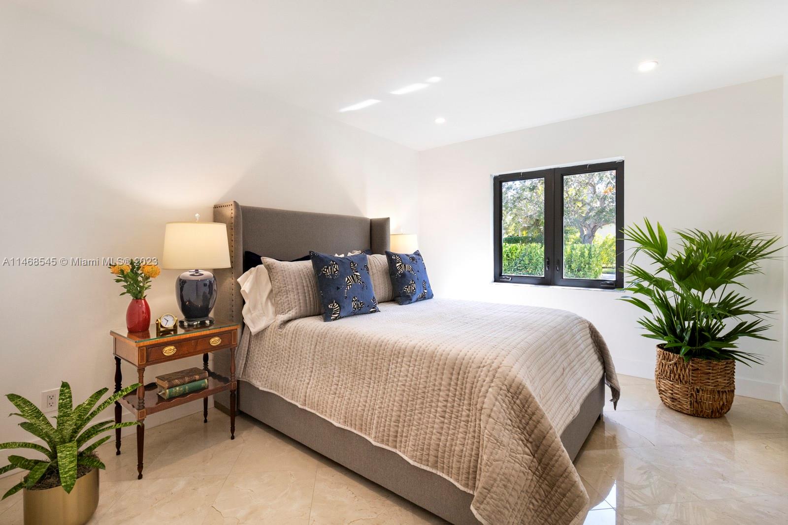 PARIS MANOR NORTH - Residential