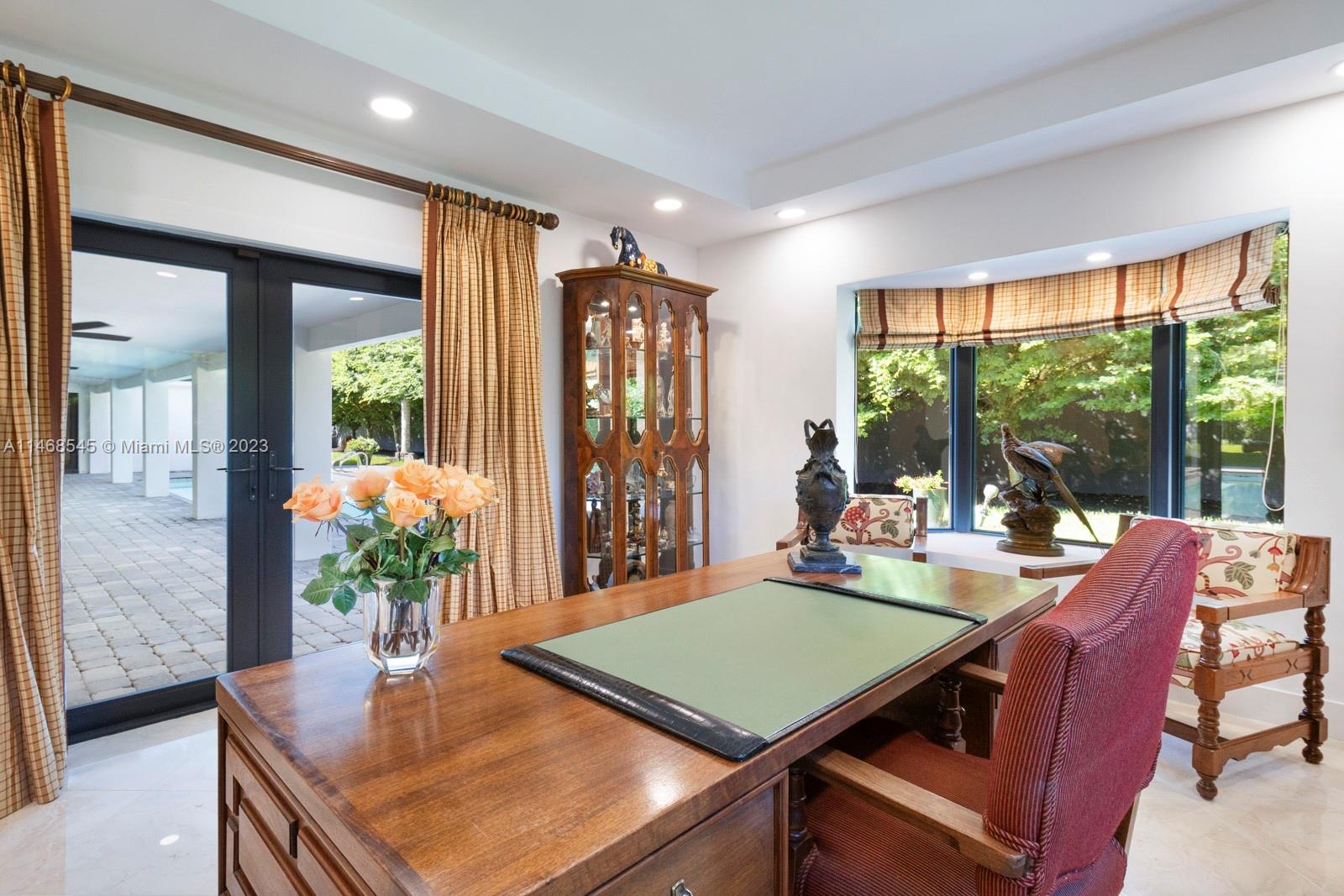 PARIS MANOR NORTH - Residential